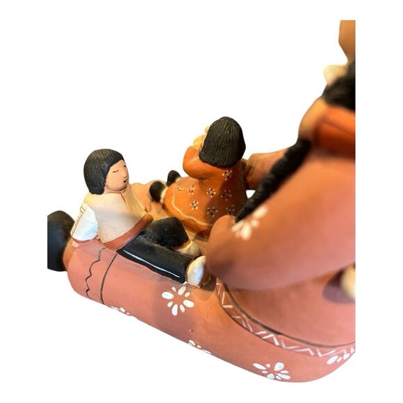 Story Teller Pueblo folk art clay figurine w 5 children 6" tall unsigned, tag - Picture 6 of 10
